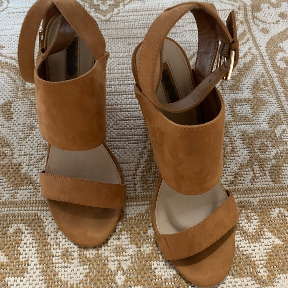 Heels - Picture 2 of 5